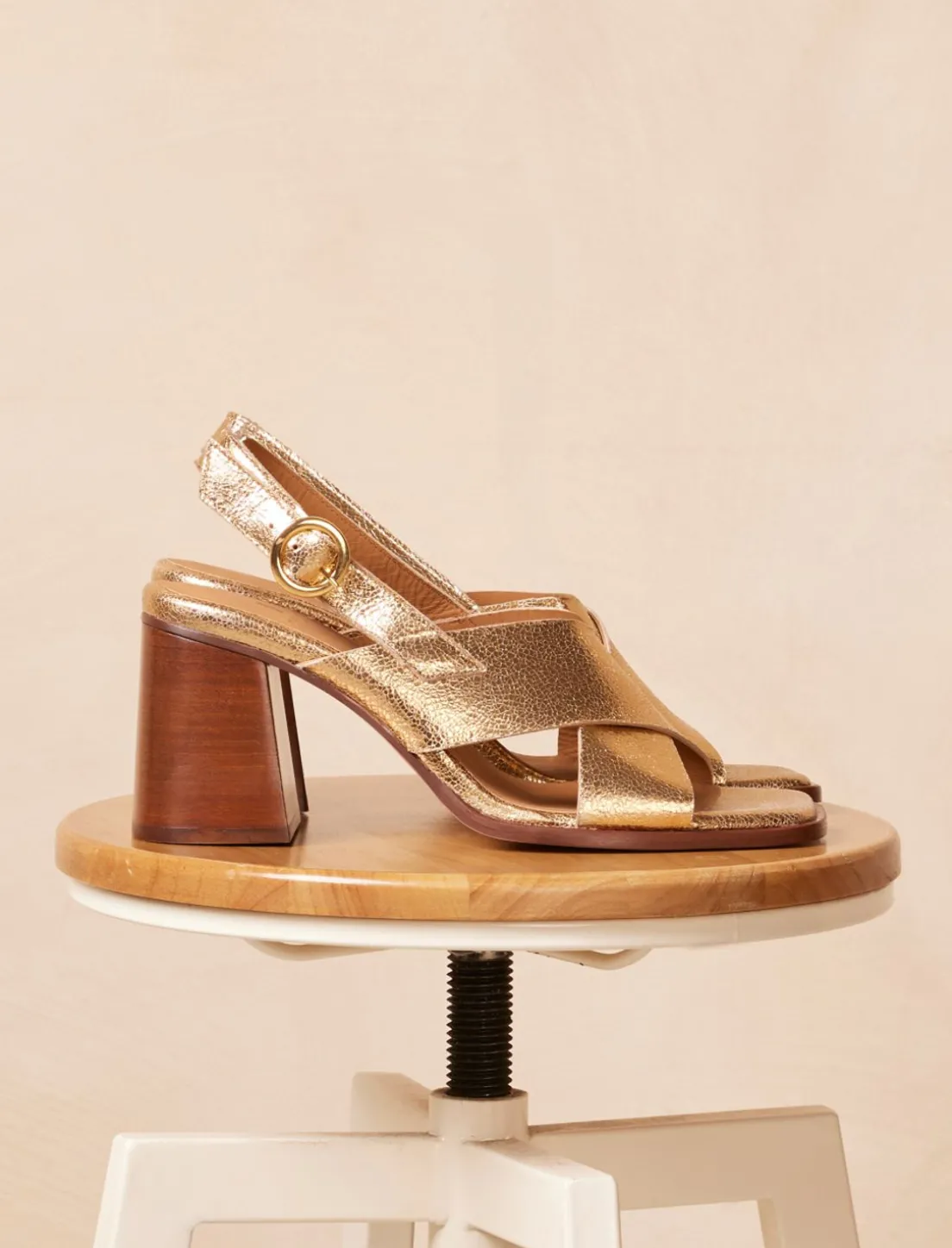 Femme Pied de Biche June