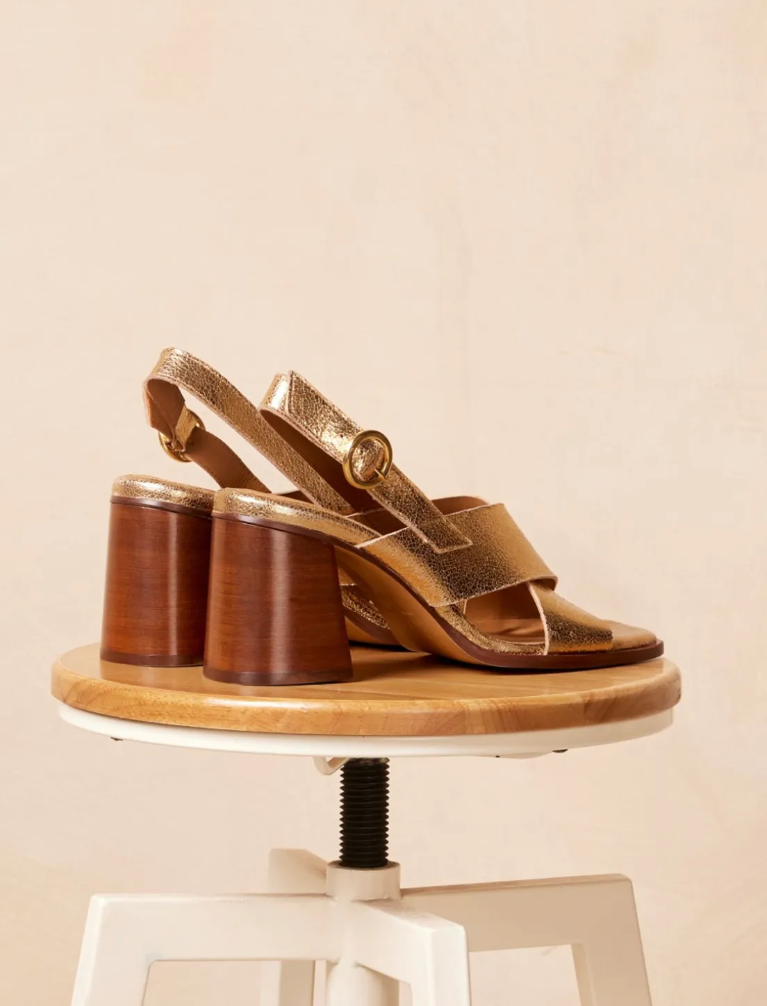 Femme Pied de Biche June