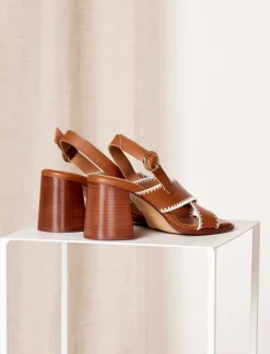 Femme Pied de Biche June