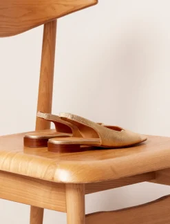 Femme Pied de Biche Noee